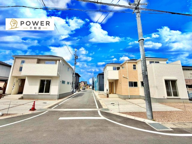 リーブルガーデン　刈谷市井ヶ谷町井田の前面道路含む現地写真|十分な幅が確保されており、車の出し入れもスムーズ。お子様の送り迎えなど、日常の動作も快適に行えます。									
									