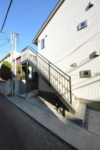 クレエ三鷹のエントランス