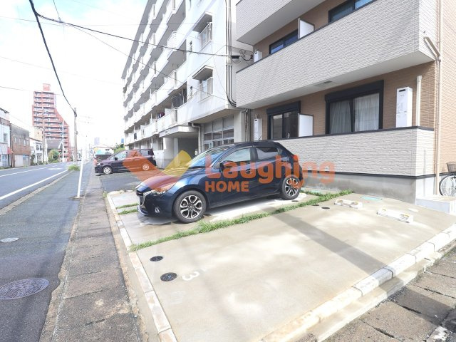 lapislazuli寺町の駐車場|車をお持ちの方に嬉しい駐車場付きの物件です