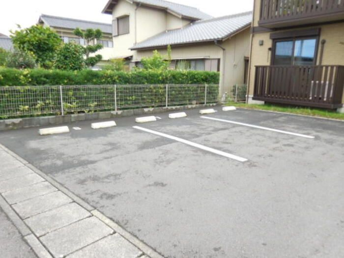 シャン　ポワール　Bの駐車場