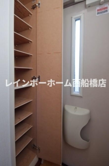 クレインハウス妙典の玄関|反転タイプ