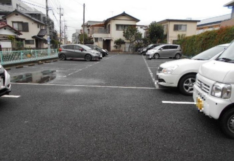 サンボナールの駐車場