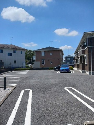 イリーデ・スカイの駐車場
