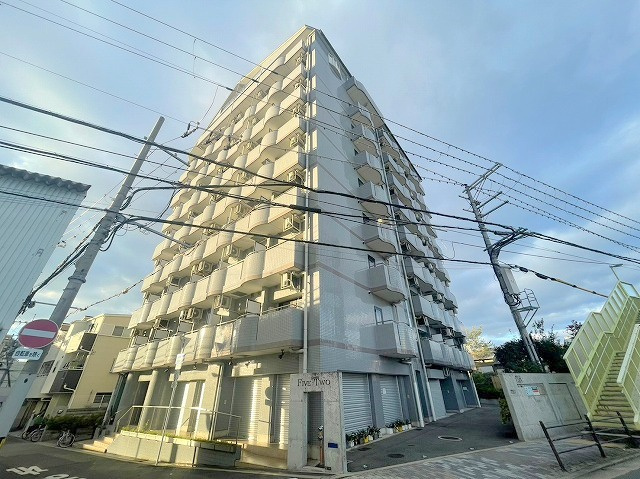 FIVETWOの外観