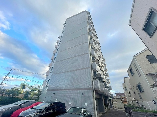 FIVETWOの外観