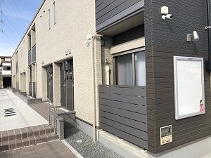 クレイノプランドールの玄関