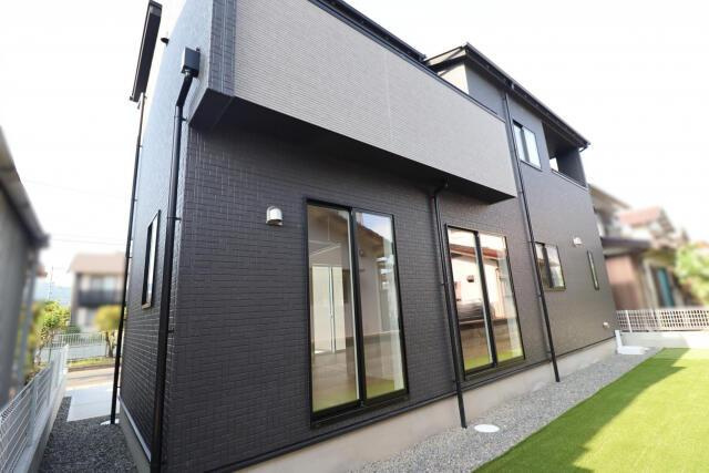 岡山市中区乙多見の新築一戸建の外観|【外観写真（太陽光パネル搭載…