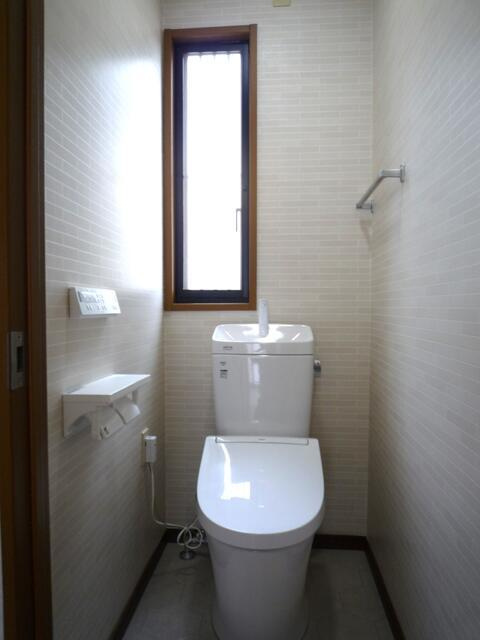 岡山市中区国府市場の中古一戸建のトイレ