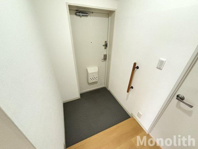 フレール鶴山台98号棟の玄関