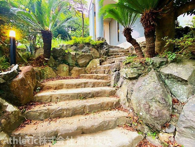 宇佐美みのりの村別荘地 戸建のエントランス