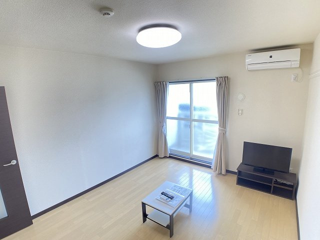 レオネクストトリスターＮ　Ｗの居間・リビング|設備・仕様は号室により異なる為現況を優先致します。