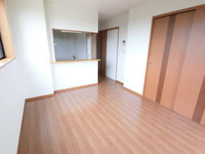 【居間・リビング】 | Vuela　A | ※角部屋の写真です