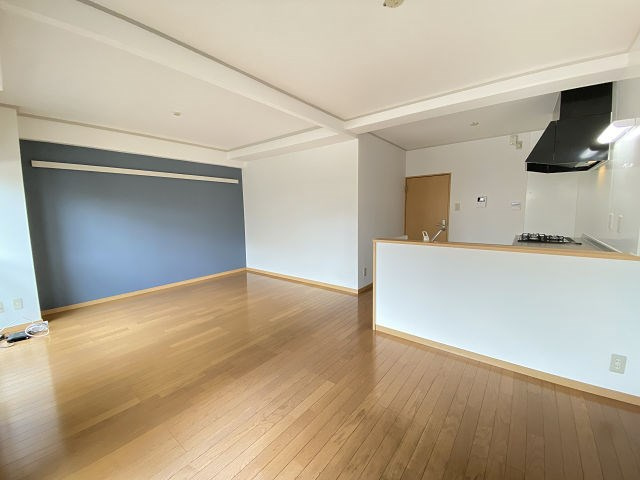 尼崎市東園田町２丁目の賃貸マンションの居間・リビング