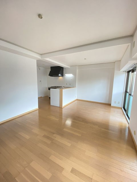 尼崎市東園田町２丁目の賃貸マンションの居間・リビング