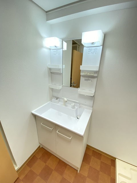 尼崎市東園田町２丁目の賃貸マンションの洗面所
