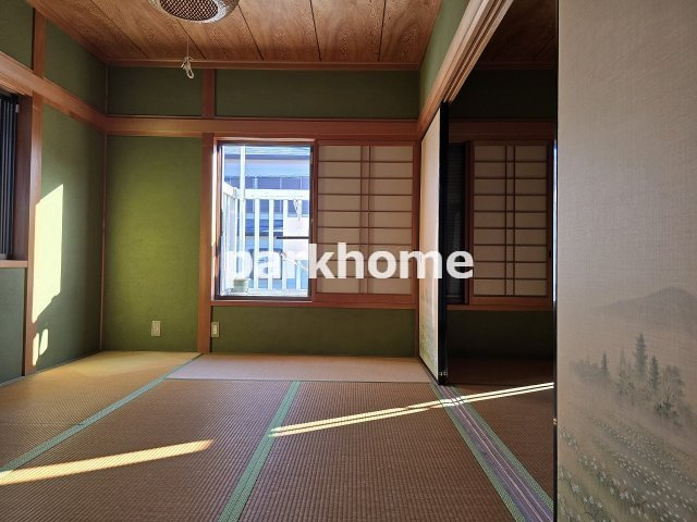 高知市百石町四丁目　中古住宅の和室|きれいな和室です