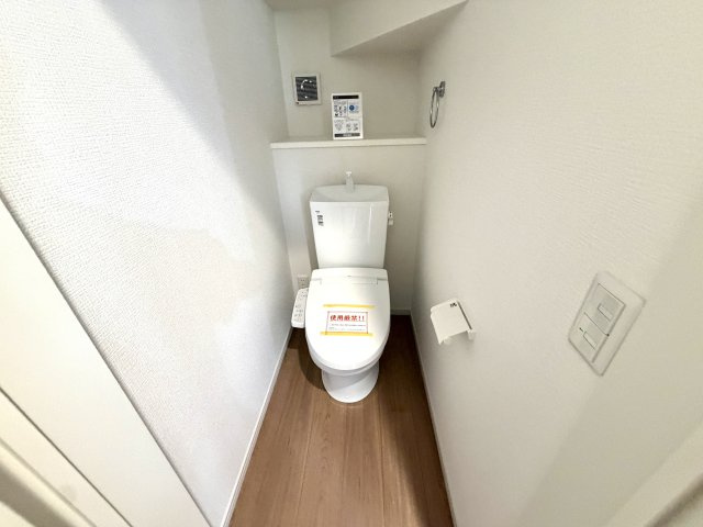 越谷市千間台西３１期　新築戸建のトイレ|明るく衛生的なトイレ空間。小窓付きで換気がしやすく爽やかな空間を保てます。