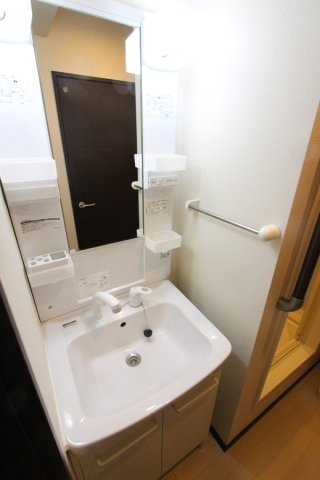 クレイノバリオシエロの内装|独立洗面台