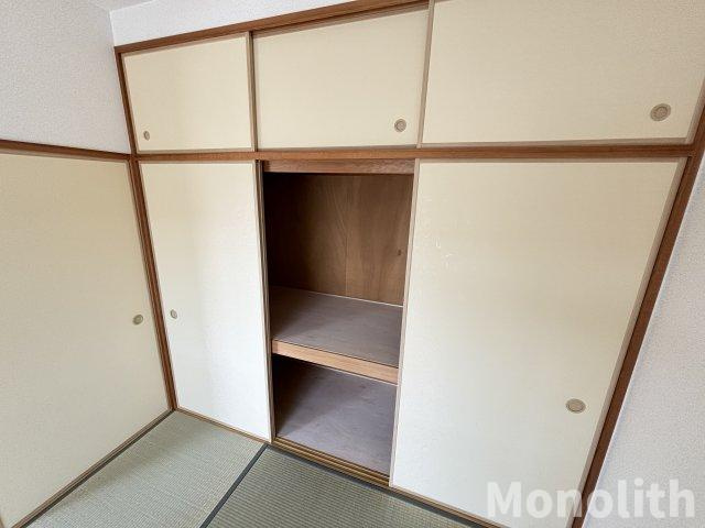 和泉市鶴山台３丁目の賃貸マンションの収納
