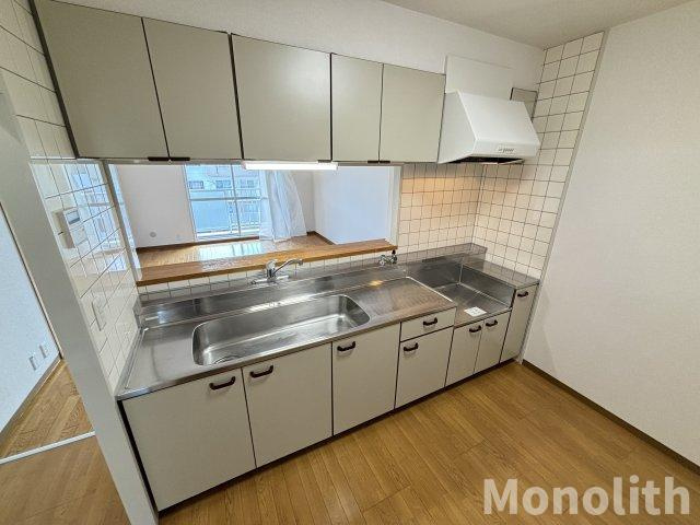 和泉市鶴山台３丁目の賃貸マンションのキッチン
