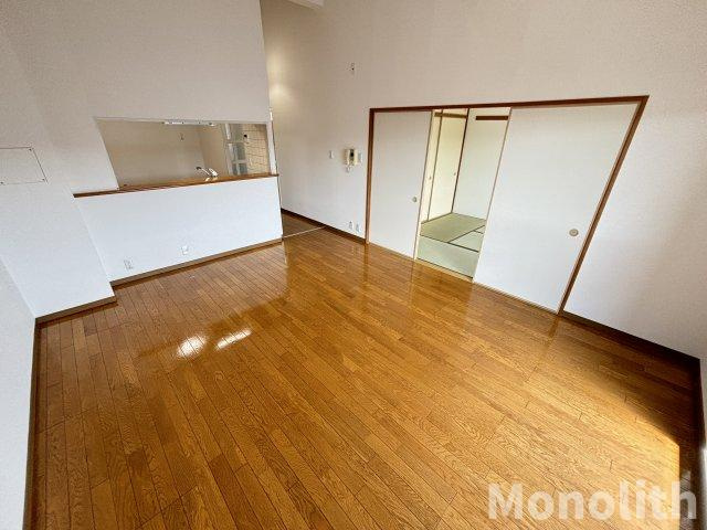 和泉市鶴山台３丁目の賃貸マンションの居間・リビング