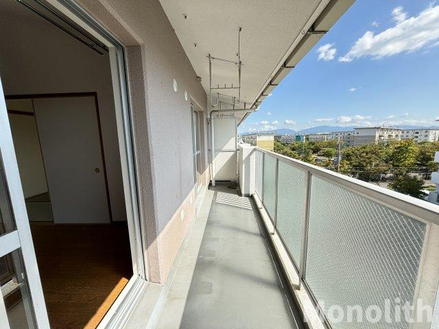 和泉市鶴山台３丁目の賃貸マンションのバルコニー