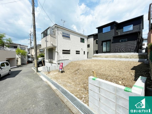 八幡市橋本栗ケ谷　第1期　新築一戸建ての外観|周辺は落ち着いた街並みの住宅地！子育てがしやすい住環境です！まだ未完成ですが、現地でしかわからない事もございます。是非一度ご覧ください。
