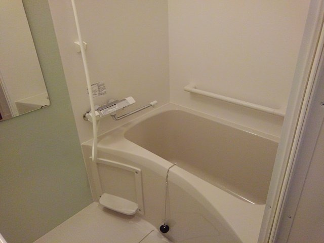 ミランダＹＫ月見台の浴室|バス・トイレ別で快適です。独立洗面台がございます。
