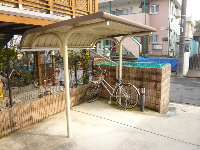 レオパレスＡＬＦのその他|専用の屋根付き駐輪場もあります。