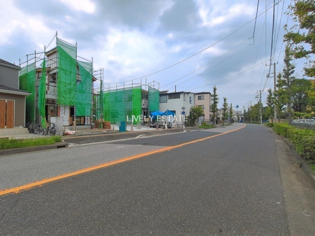 越谷市宮前1丁目 新築分譲住宅 全4棟 3号棟の前面道路含む現地写真