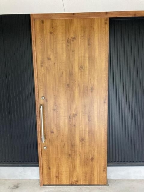 弦巻戸建のエントランス
