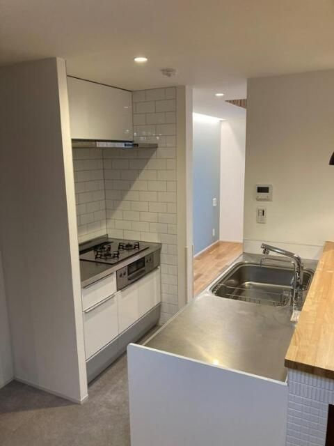 弦巻戸建のキッチン