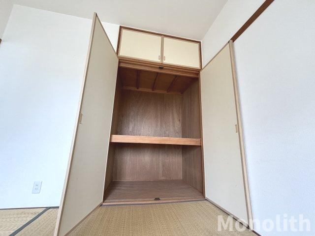 和泉市鶴山台３丁目の賃貸マンションの収納