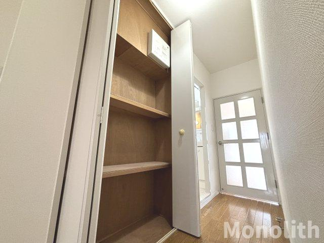 和泉市鶴山台３丁目の賃貸マンションの収納