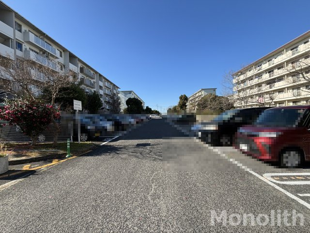 和泉市鶴山台３丁目の賃貸マンションの駐車場