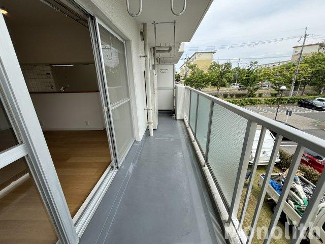 和泉市鶴山台３丁目の賃貸マンションのバルコニー