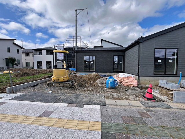 モデルハウス　郡山市日和田町字南原　日和田小・日和田中の駐車場|駐車スペースは並列2台可能です！（車種による）