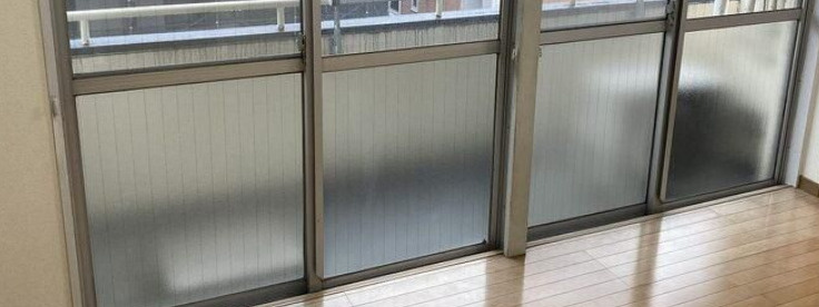 寿ビルのバルコニー