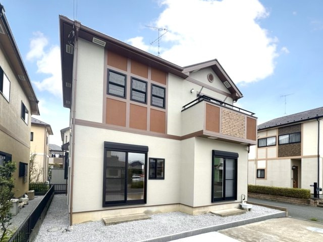 【中古戸建】児玉郡上里町大字七本木の外観|■外観｜外壁のアクセントカラーがシックな外観です。シンプルなデザインでありながらも「個性」を損なわず、お客様一人ひとりの暮らし方にフィットします。