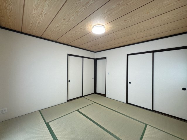【中古戸建】児玉郡上里町大字七本木の和室|■1階和室｜和室でしか味わえない畳ならではの香りや素材で和のやすらぎを感じてください♪休日はお子様とお昼寝するのにも最適です！