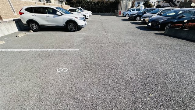 アルバ・フェリーチェの駐車場