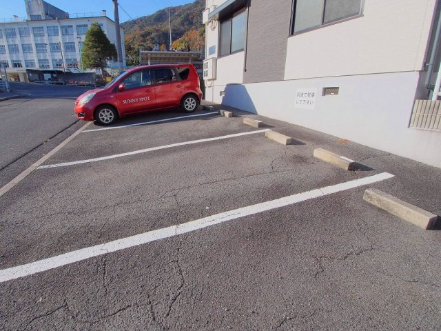 コートヴィレッジⅡの駐車場|※同じ間取りの別部屋のお写真です※