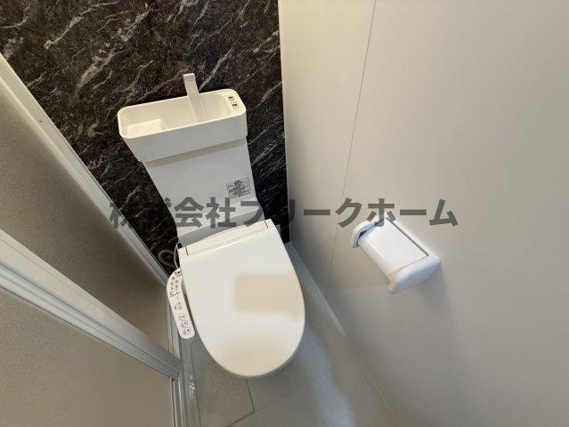 武蔵野市境南町２丁目の賃貸マンションのトイレ