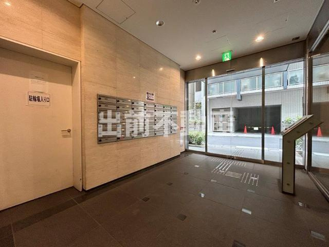 ラクアスレジデンス東新宿のエントランス