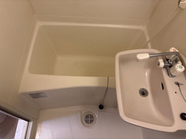 レオパレスエヌ　ファミールの浴室|コンパクトで使いやすいお風呂です