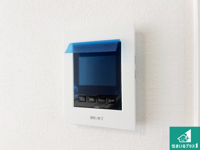 尼崎市東園田町　第1期　新築一戸建ての防犯設備|カラーモニターインターホン！声だけでなく来訪者の姿や顔がモニターで確認できるので、小さなお子様がいらっしゃるご家庭でも安心できます！