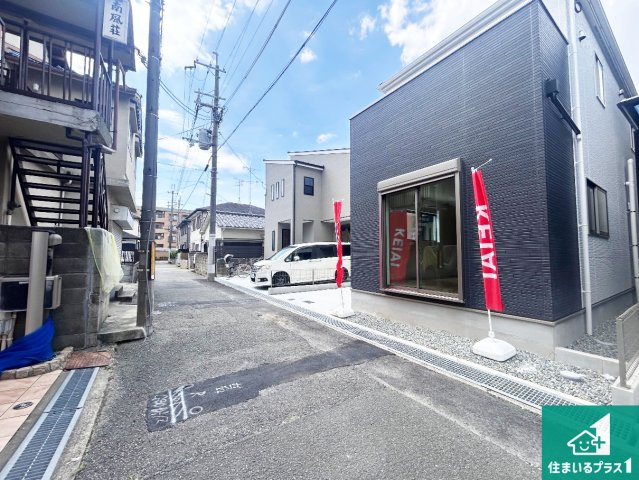 尼崎市東園田町　第1期　新築一戸建ての前面道路含む現地写真|周辺は閑静な住宅街！前面道路広々で車の出し入れも便利です。駐車が苦手な方でも安心して車庫入れできます！