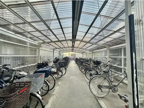 ユニハイム千里丘　吹田清水の駐輪場|屋根つき駐輪場、大切な自転車を風雨から守ります！