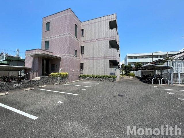 ベルナードコンフォートの駐車場