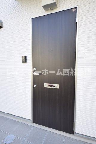 グランラシュレ薬園台の玄関